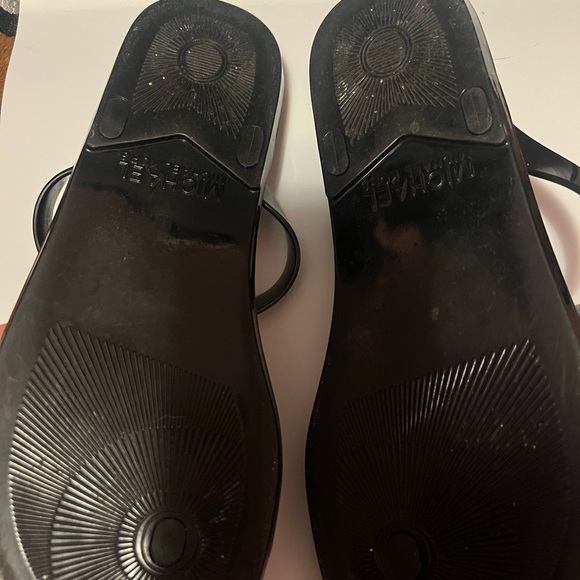 Michael Kors Black and Gold Sandals with T-Strap Design - Picture 4 of 4